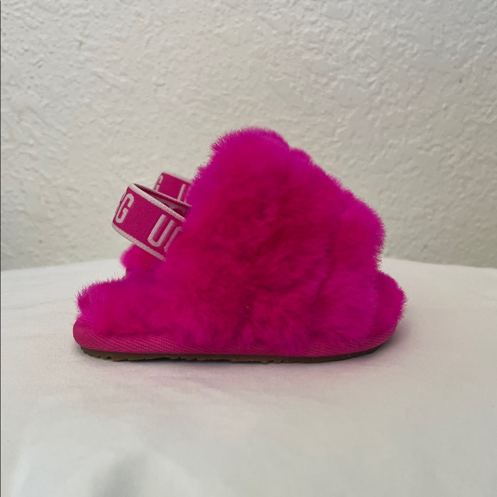 UGG Fuchsia Fluffy Sandals
